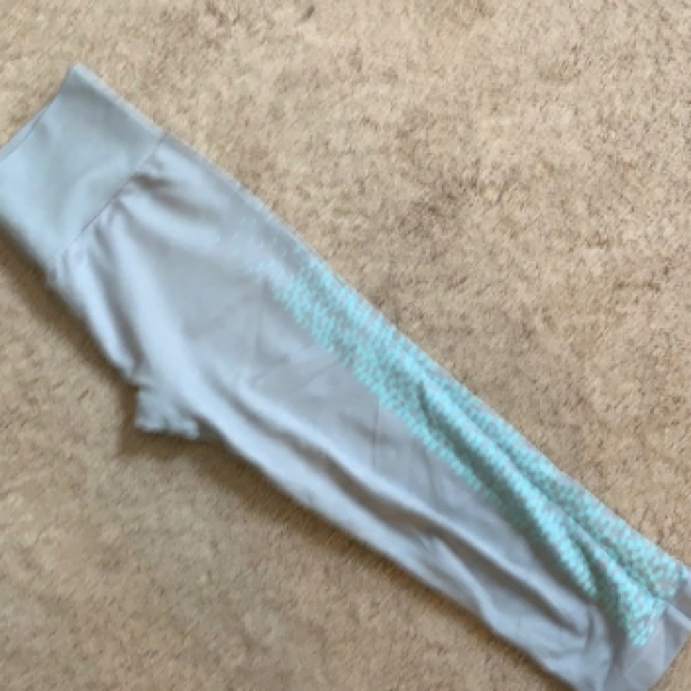 Fabletics cropped legging - Picture 2 of 5